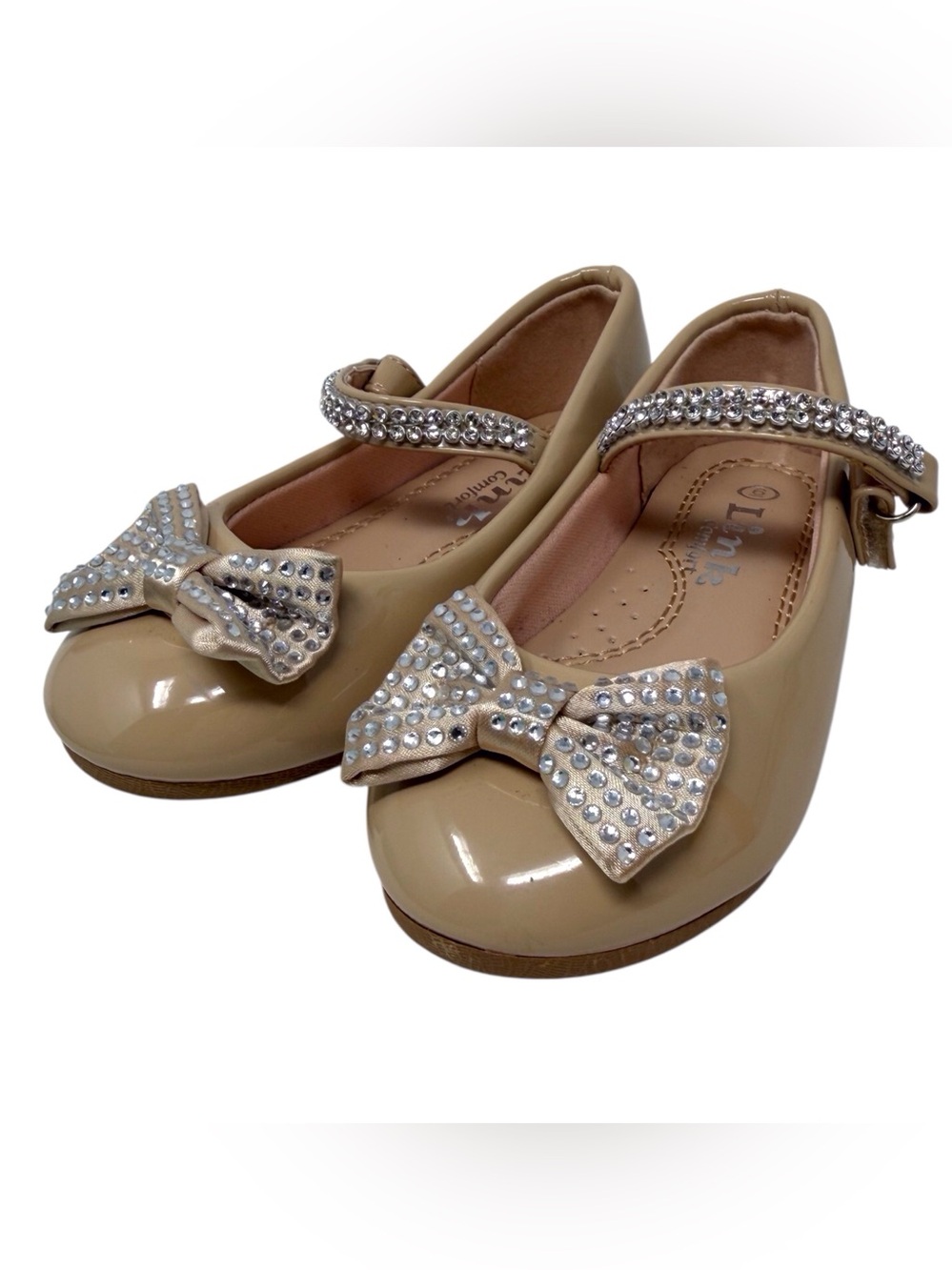 Girls Beige Patent leather Mary Jane Rhinestone Bow and strap dress shoes size 6